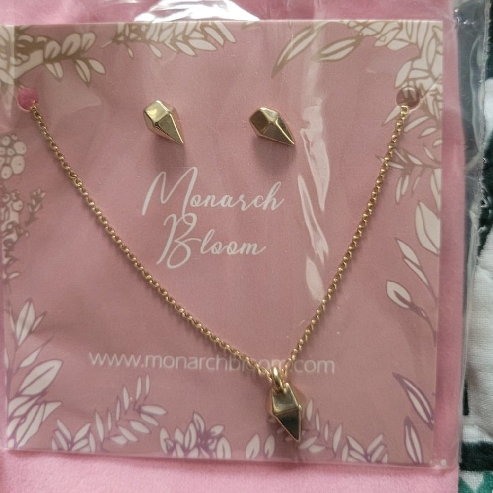 earring and necklace set